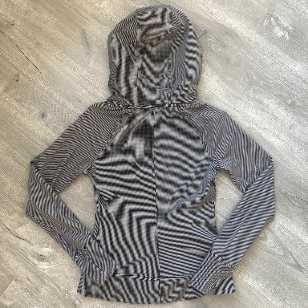 Lululemon Movement Jacket - Picture 10 of 11
